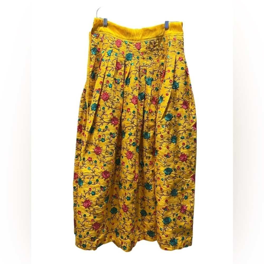 Embroidered Floral Yellow Skirt size 30 - Picture 2 of 9